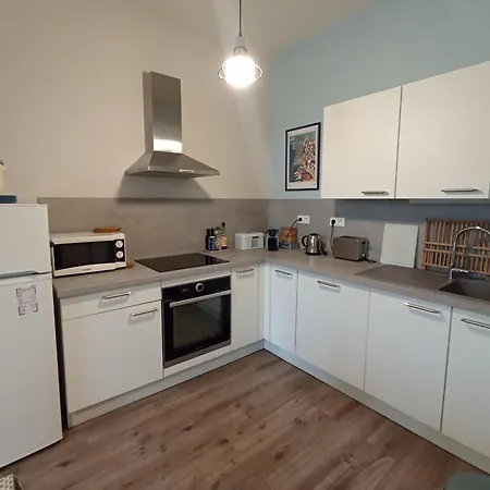 Apartment T3 Renove Climatise Avec Balcon Et Wifi Au Coeur De - Fr-1-338-595 Sète